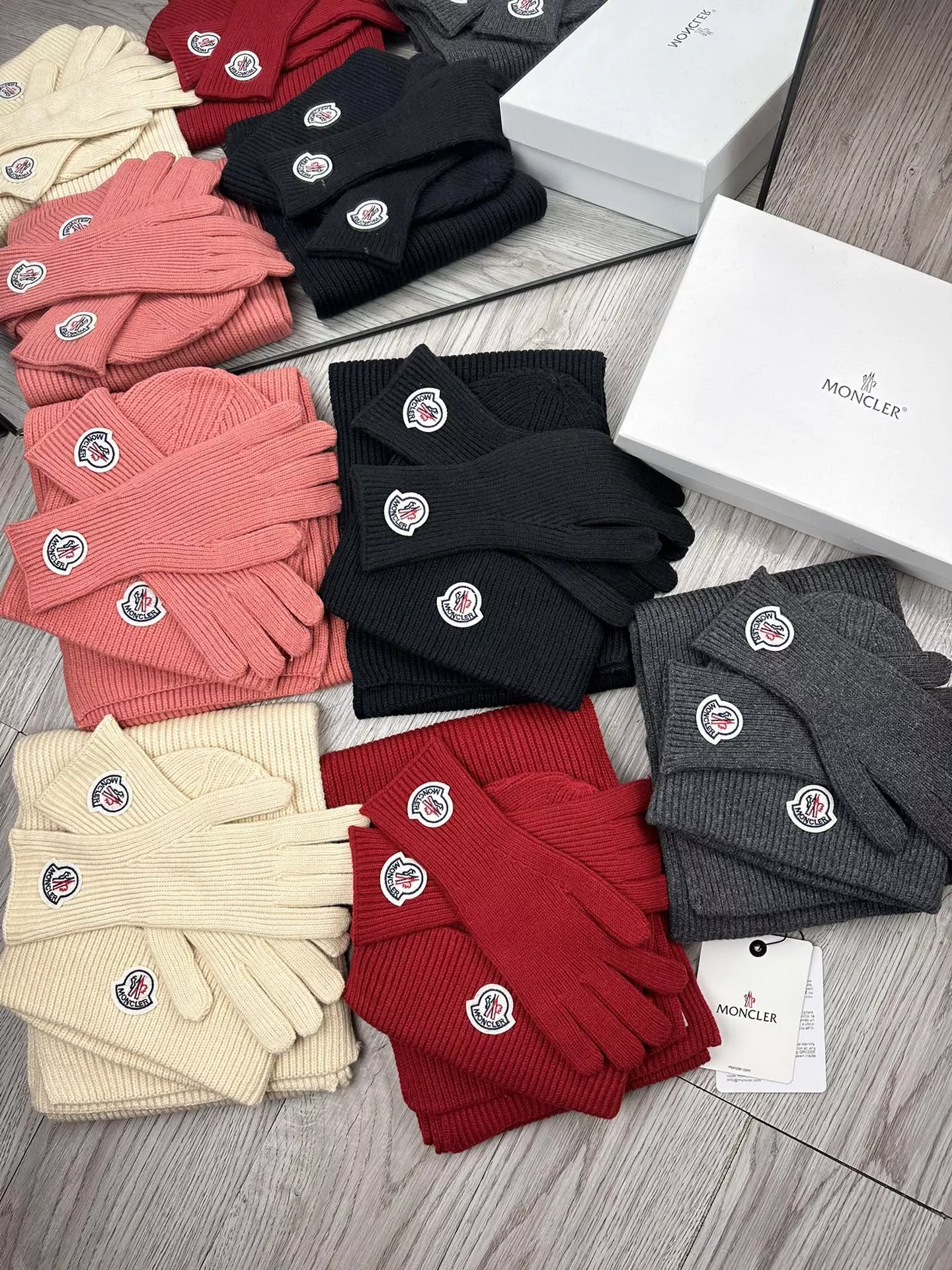 moncler hat and echapres and glove set s_127aa262